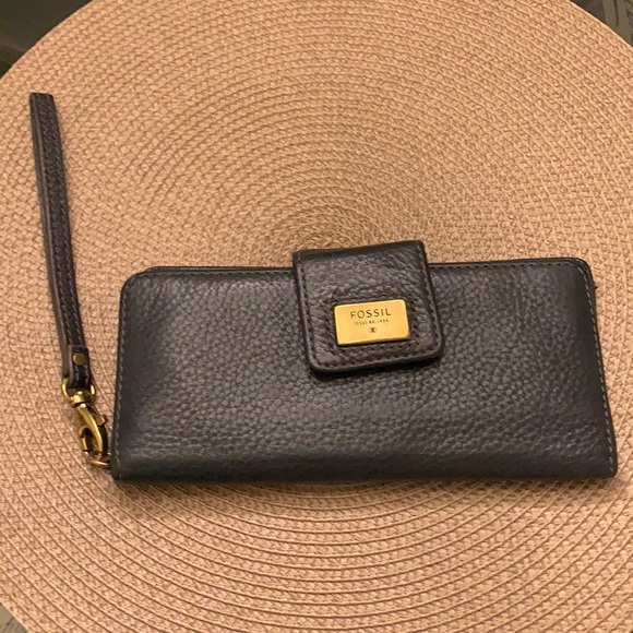 Black Leather Fossil Wallet Wristlet - Picture 1 of 6